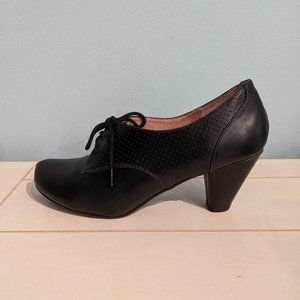 Chelsea Crew vintage black pumps, sz 39 (US 8)